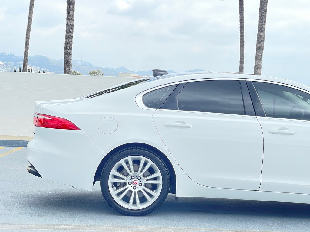 2018 Jaguar XF Image 21