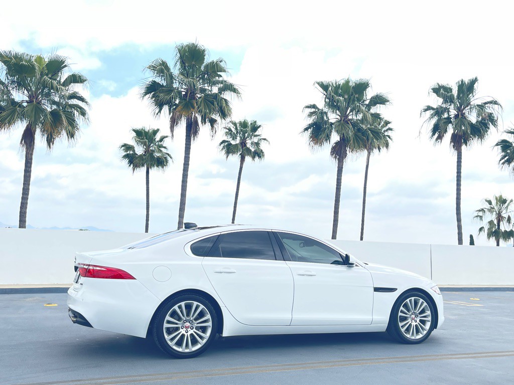 2018 Jaguar XF Image 27