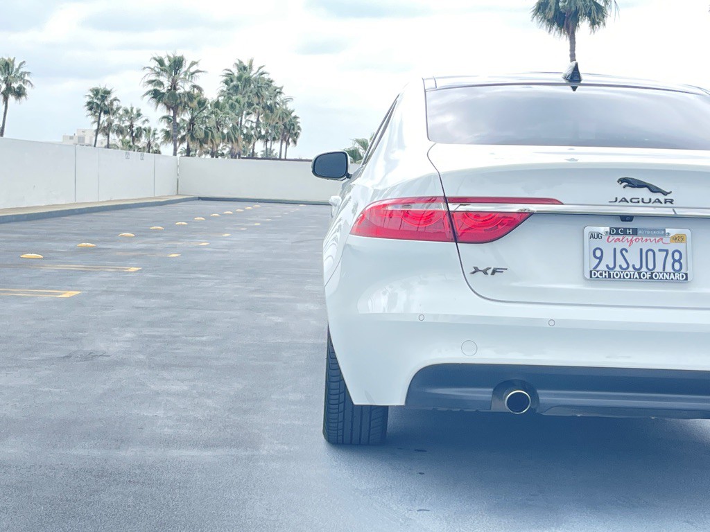 2018 Jaguar XF Image 32