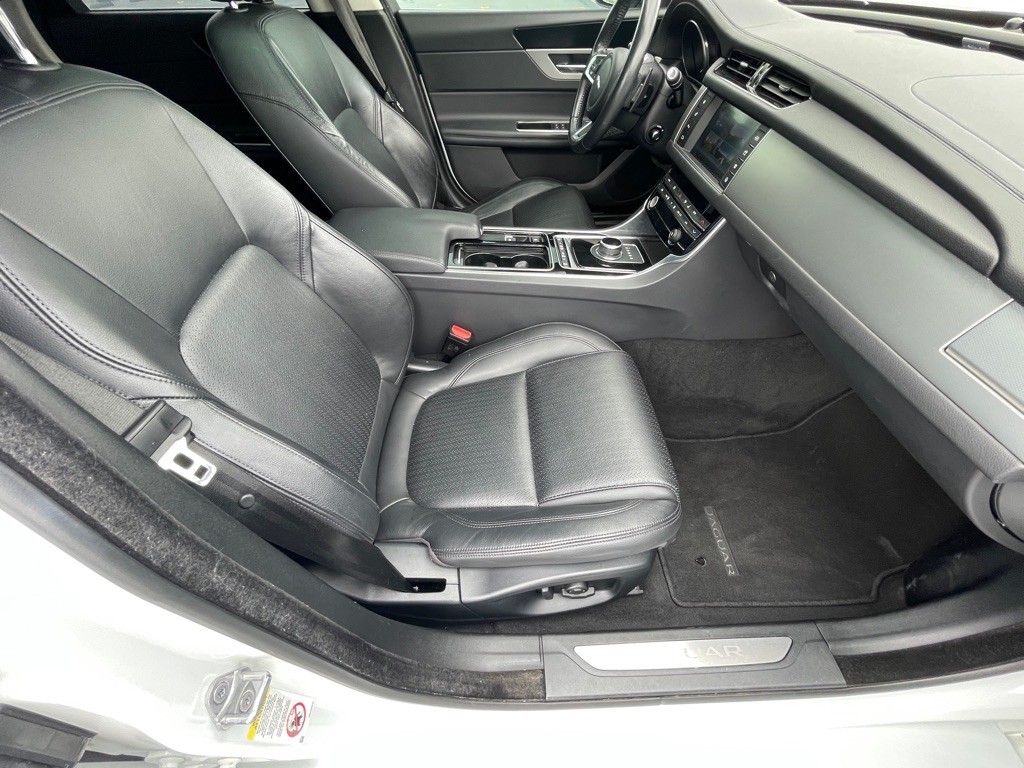 2018 Jaguar XF Image 47