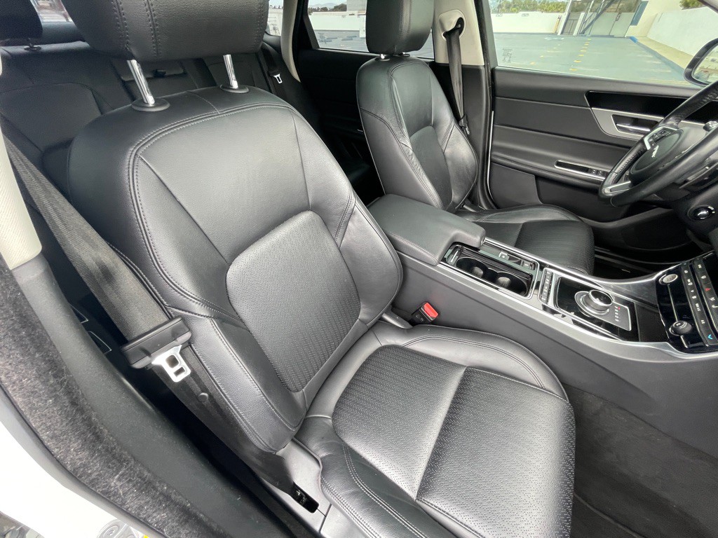 2018 Jaguar XF Image 49