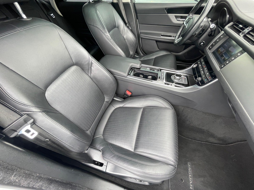 2018 Jaguar XF Image 50