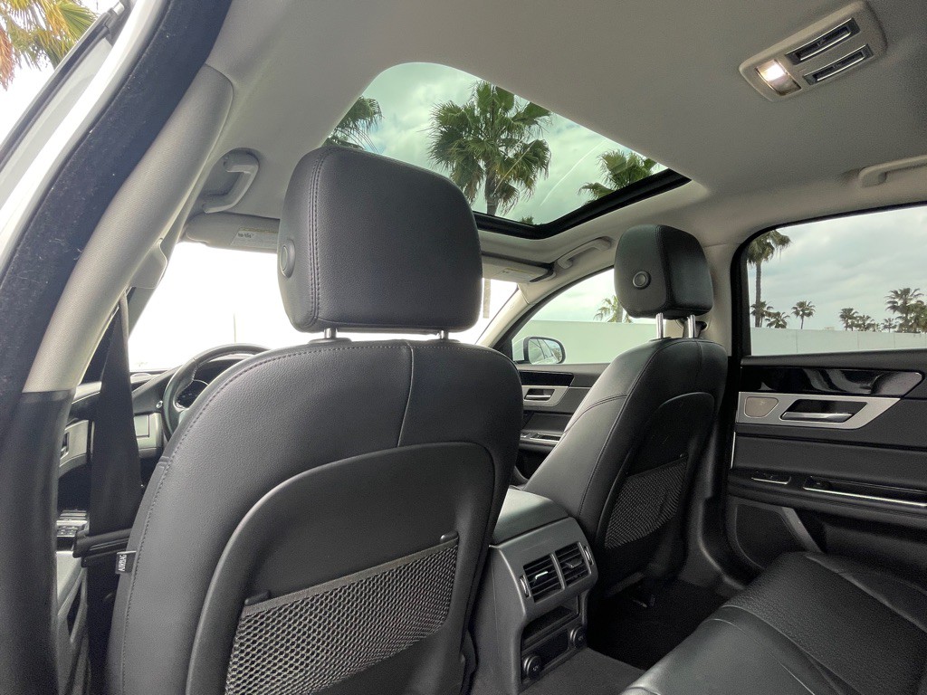 2018 Jaguar XF Image 54