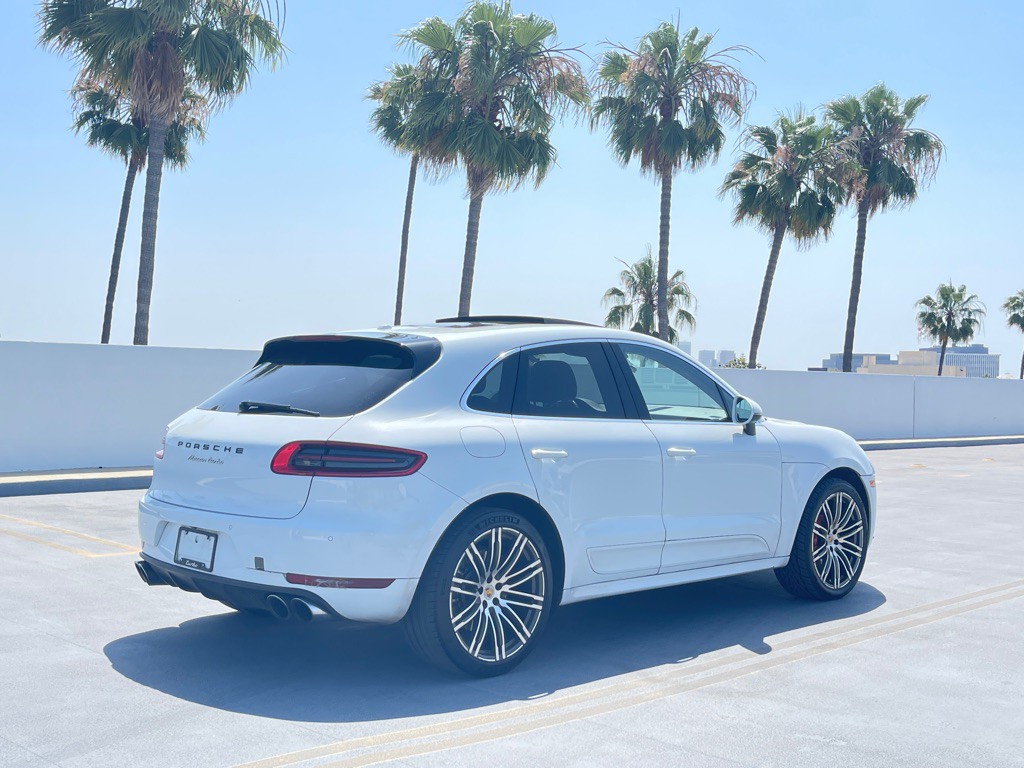 2017 Porsche Macan Image 2