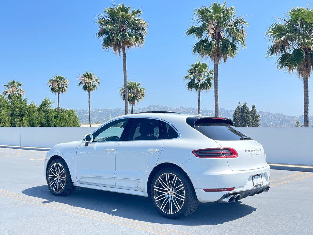 2017 Porsche Macan Image 11