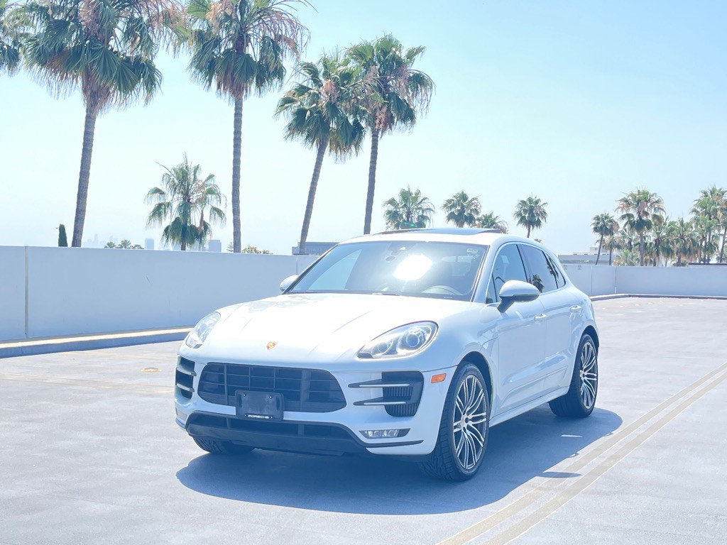 2017 Porsche Macan Image 18