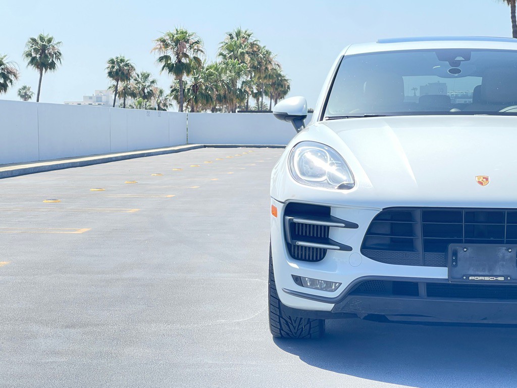 2017 Porsche Macan Image 21