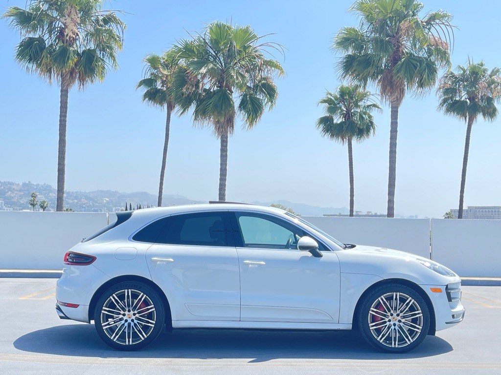 2017 Porsche Macan Image 23