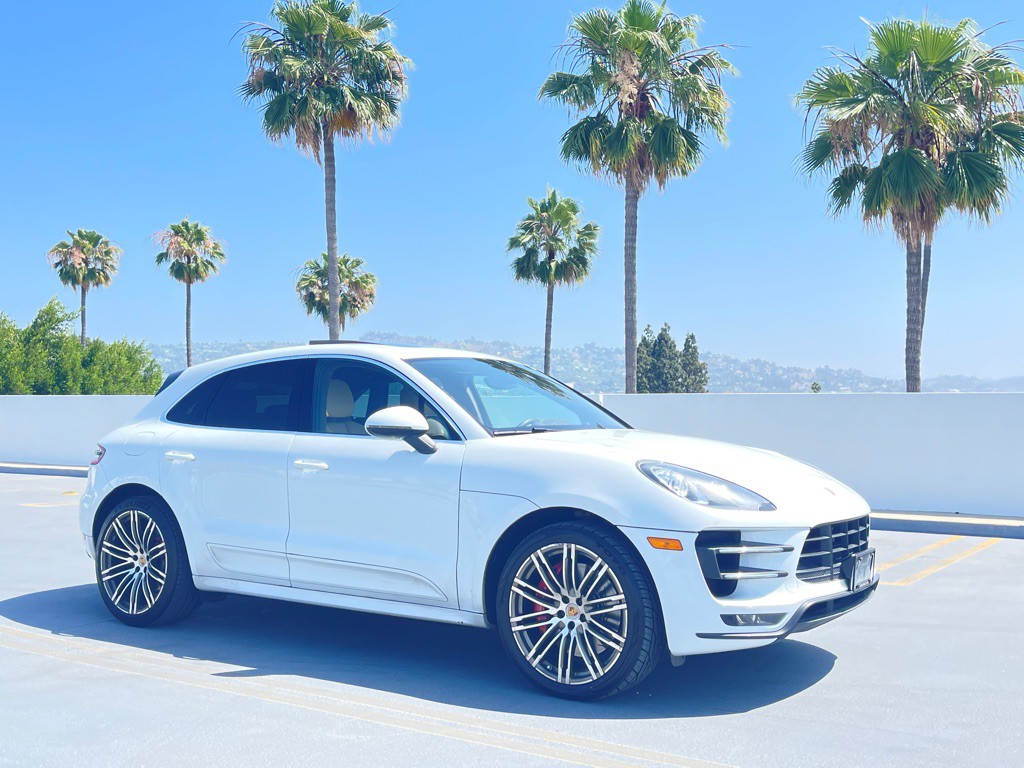 2017 Porsche Macan Image 30