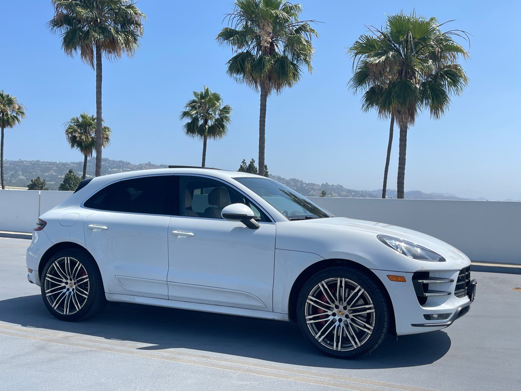 2017 Porsche Macan Image 31