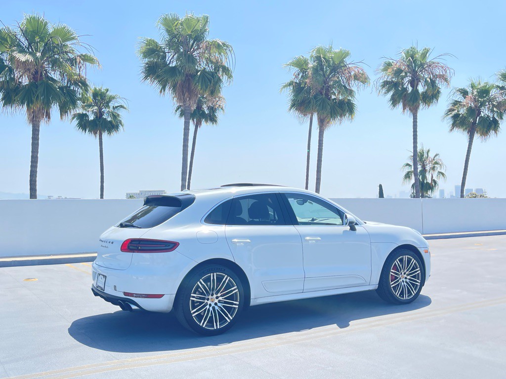 2017 Porsche Macan Image 34