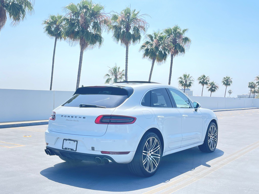 2017 Porsche Macan Image 35