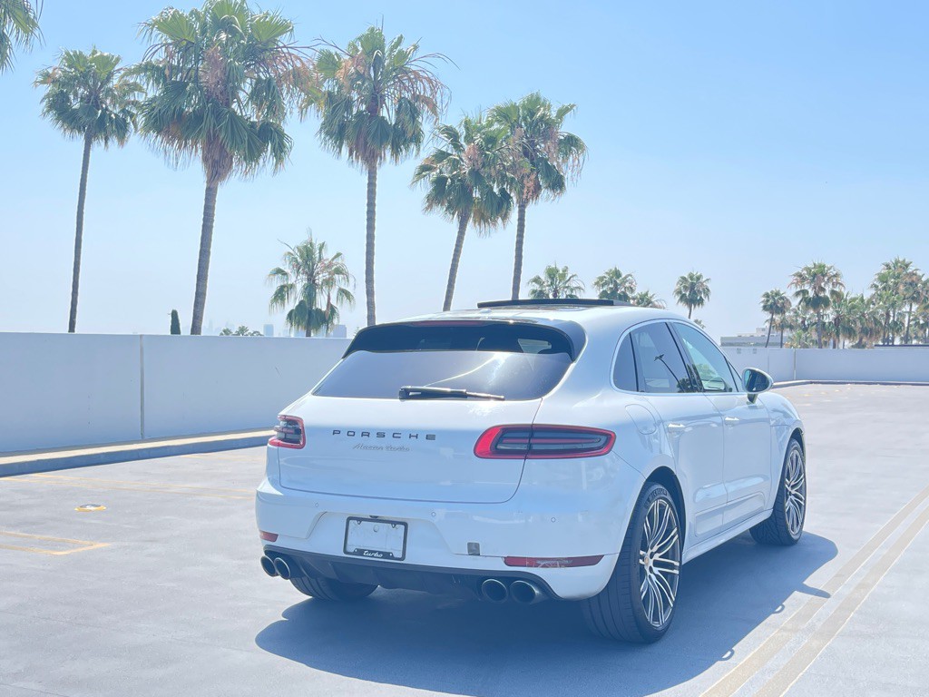 2017 Porsche Macan Image 36