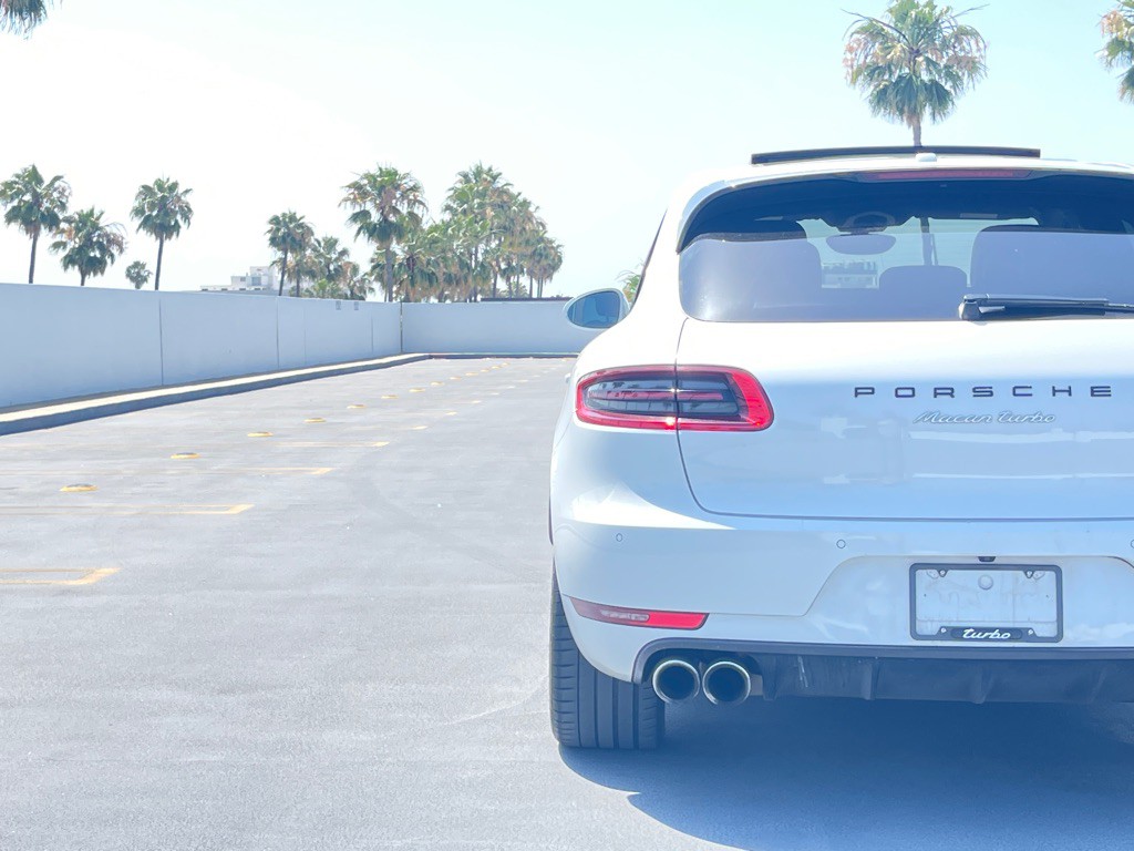 2017 Porsche Macan Image 38