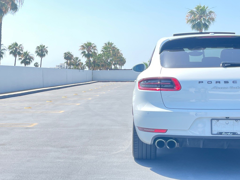 2017 Porsche Macan Image 40