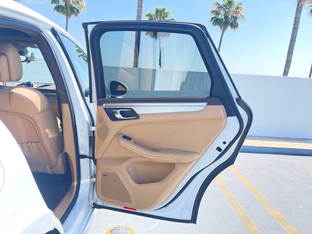 2017 Porsche Macan Image 44