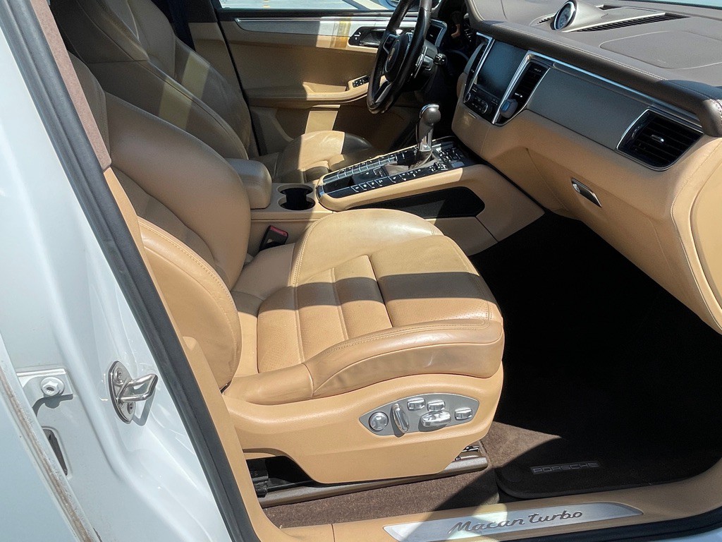 2017 Porsche Macan Image 46