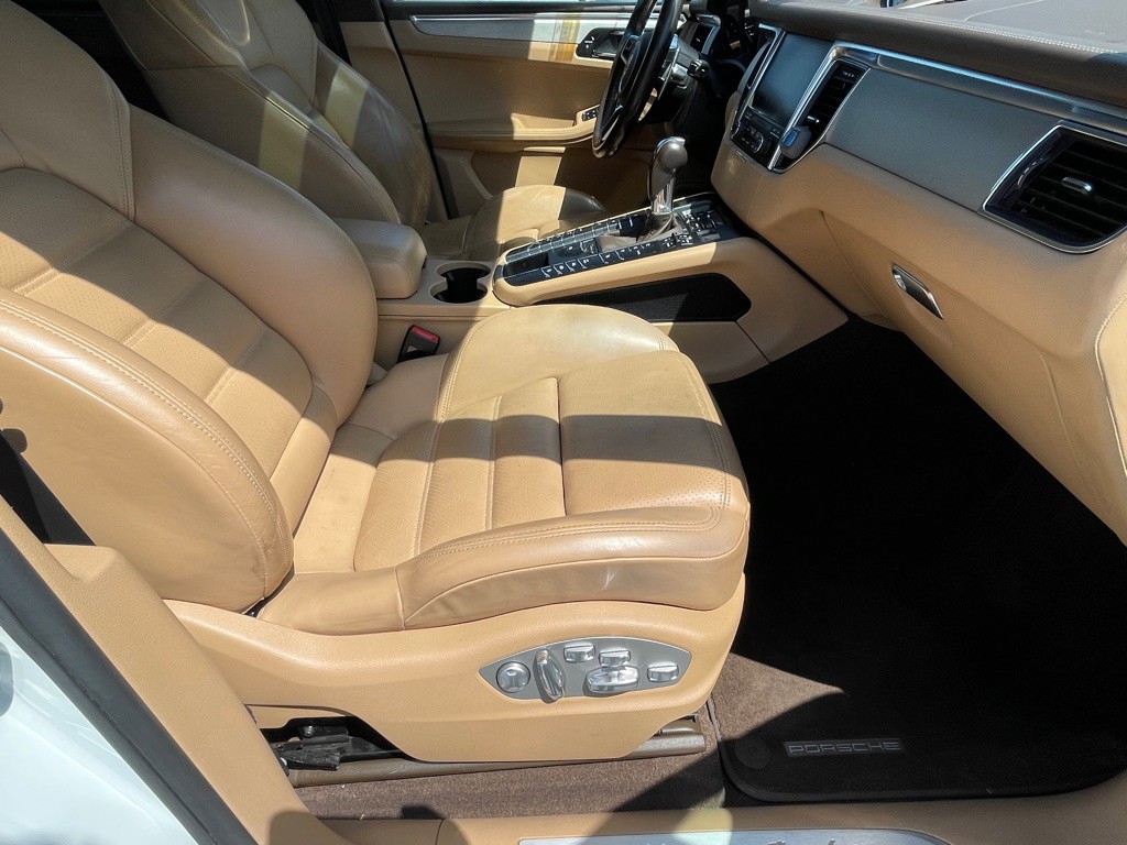 2017 Porsche Macan Image 49