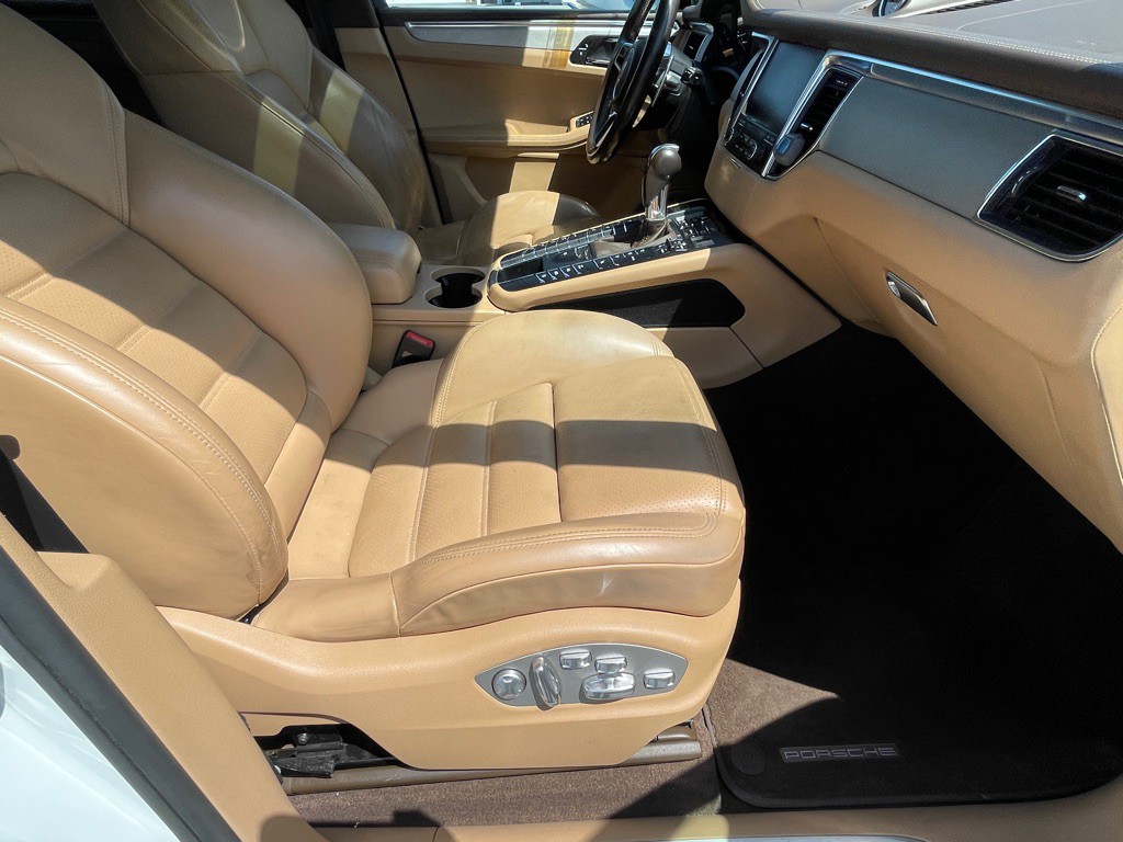 2017 Porsche Macan Image 50