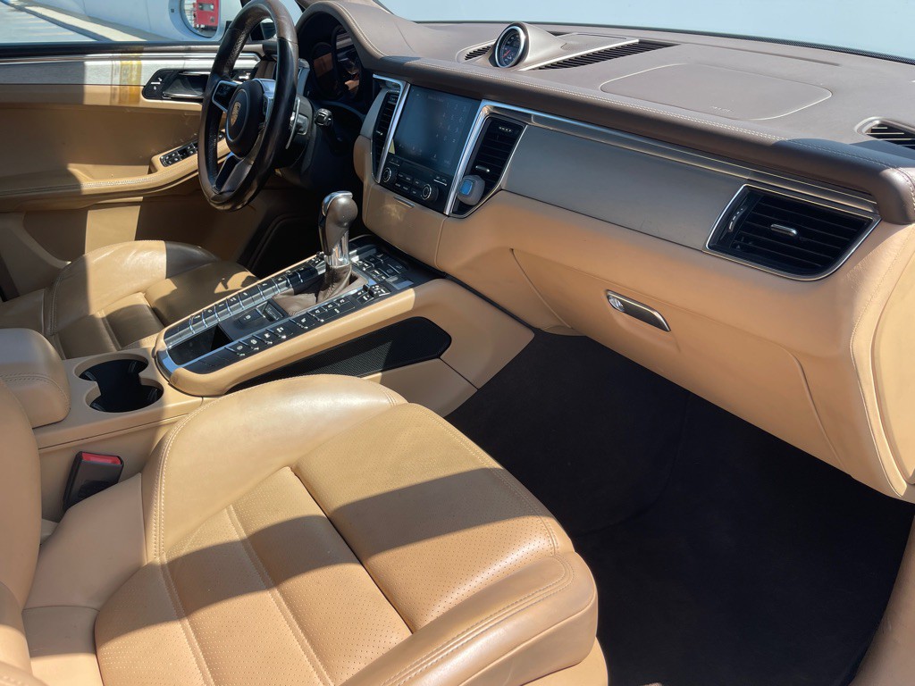 2017 Porsche Macan Image 51