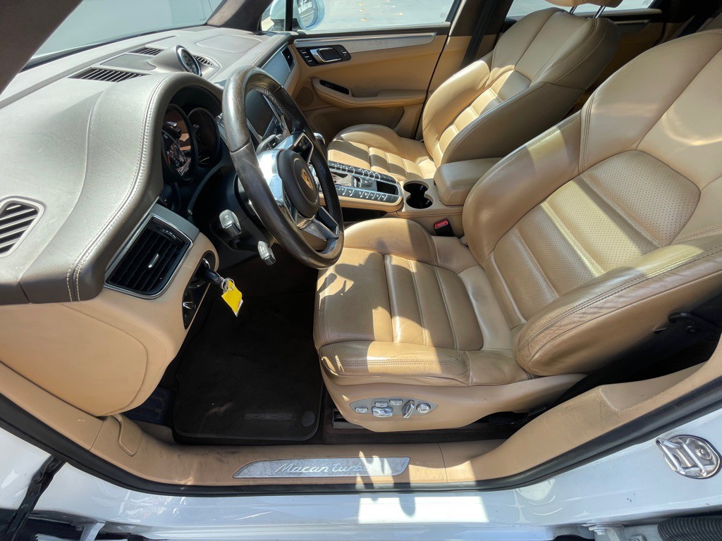 2017 Porsche Macan Image 52