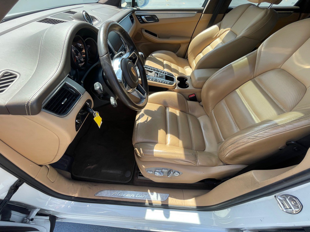 2017 Porsche Macan Image 53