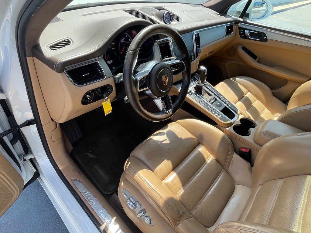 2017 Porsche Macan Image 56