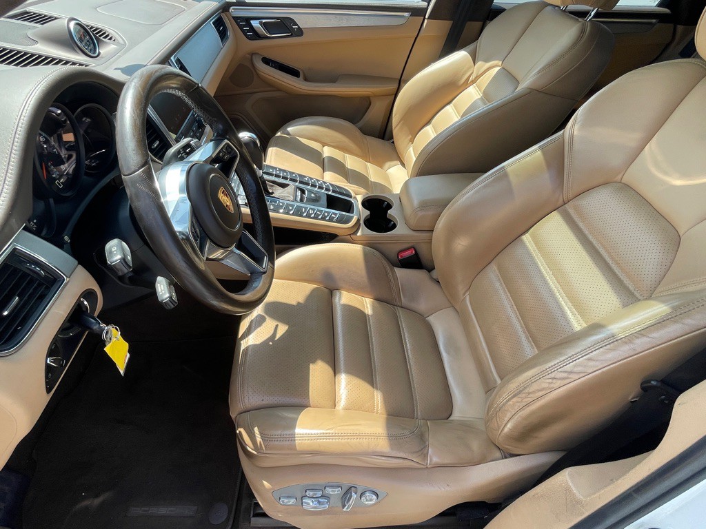 2017 Porsche Macan Image 57