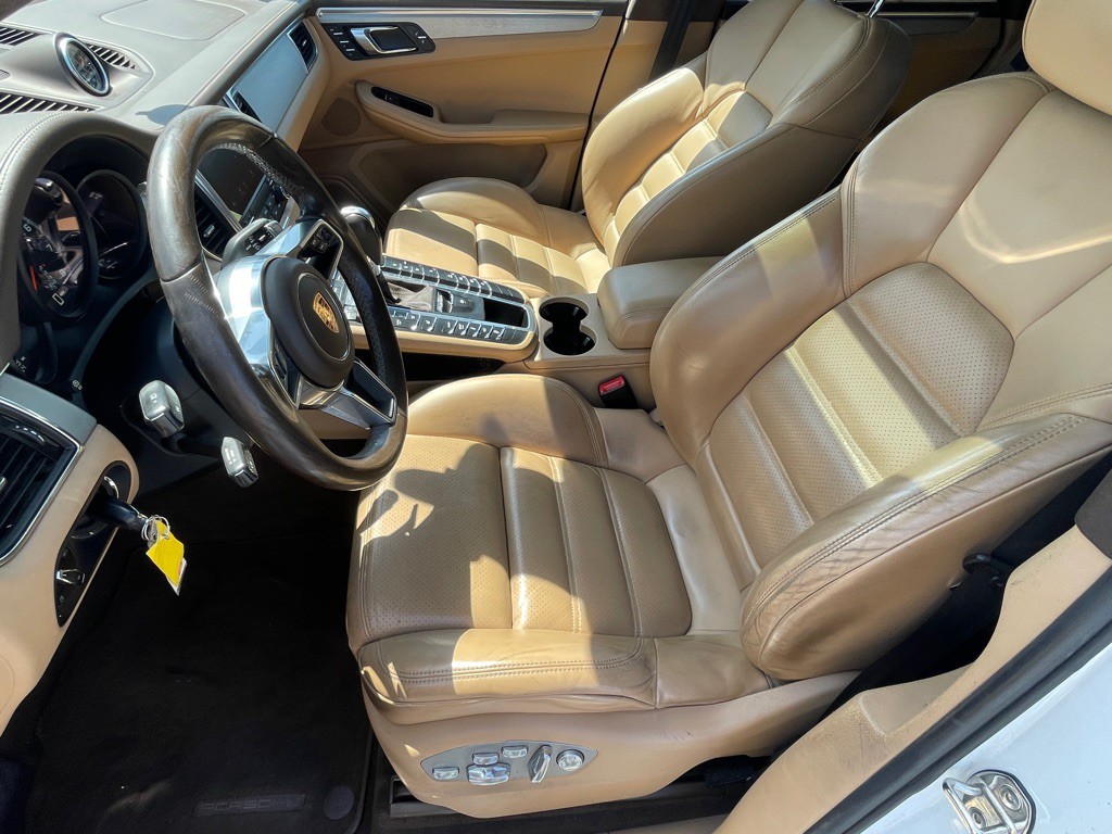 2017 Porsche Macan Image 58