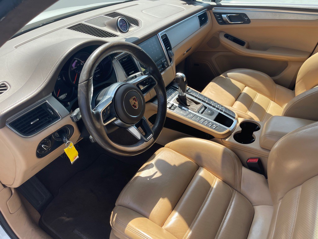 2017 Porsche Macan Image 59