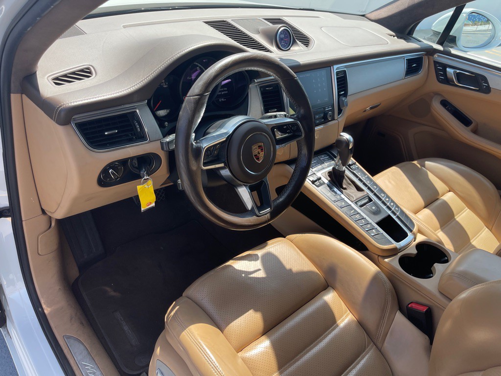 2017 Porsche Macan Image 60