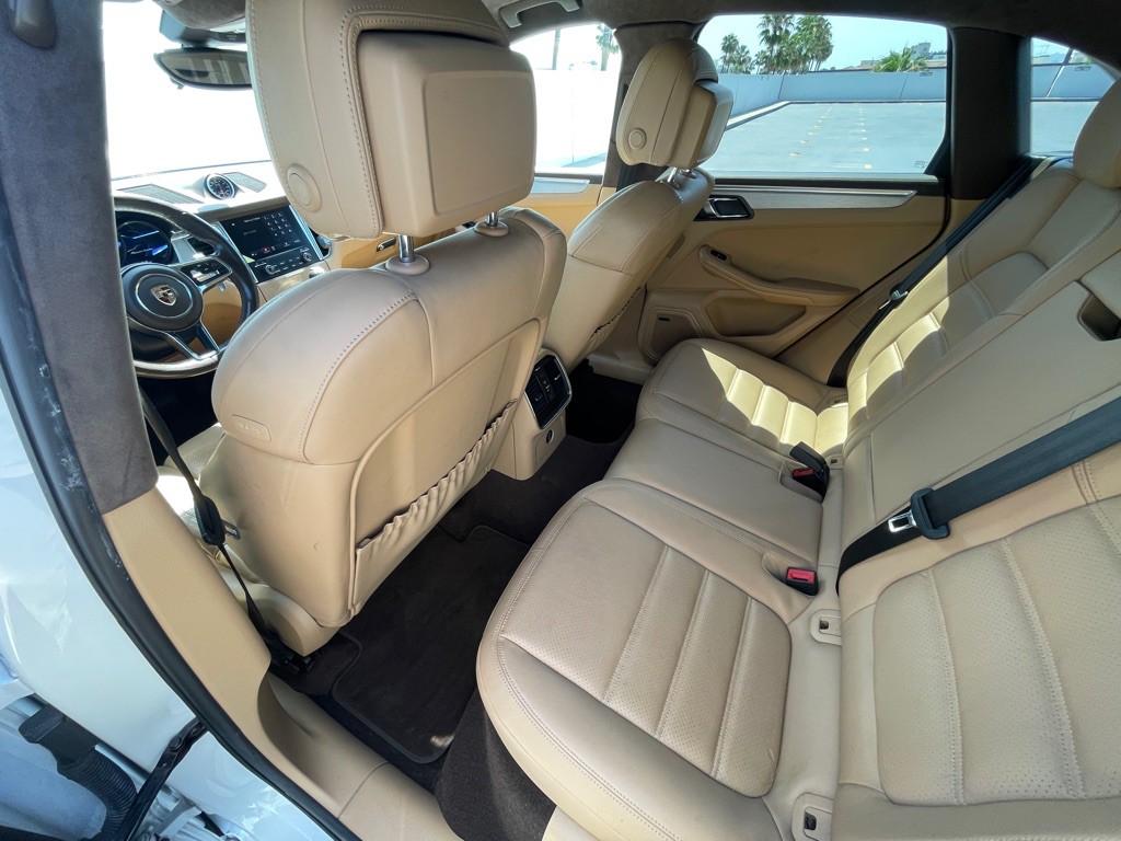 2017 Porsche Macan Image 63