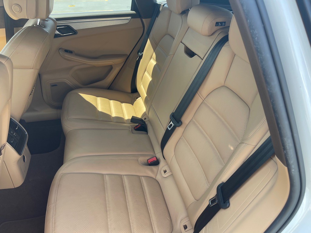 2017 Porsche Macan Image 65