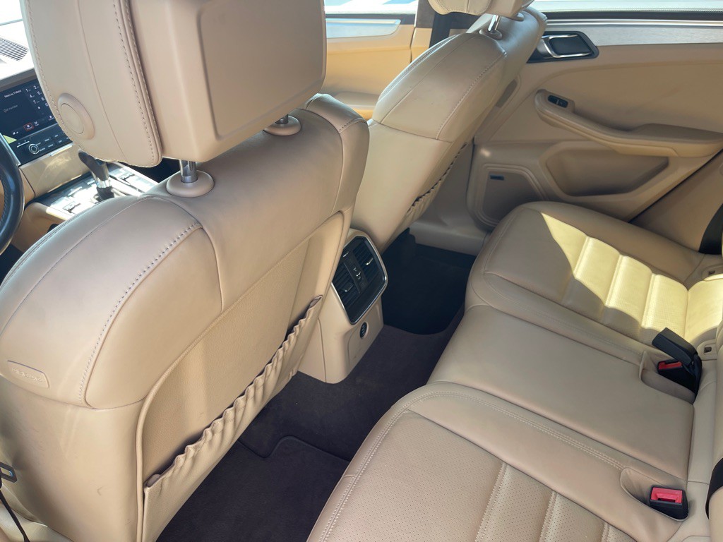 2017 Porsche Macan Image 66