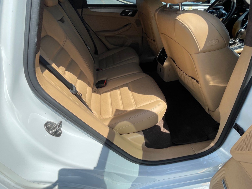 2017 Porsche Macan Image 70