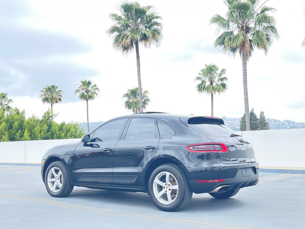 2018 Porsche Macan Image 11