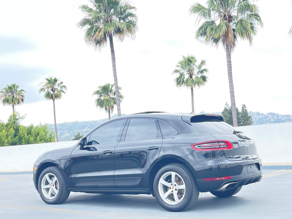 2018 Porsche Macan Image 12