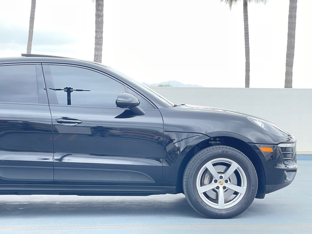 2018 Porsche Macan Image 24