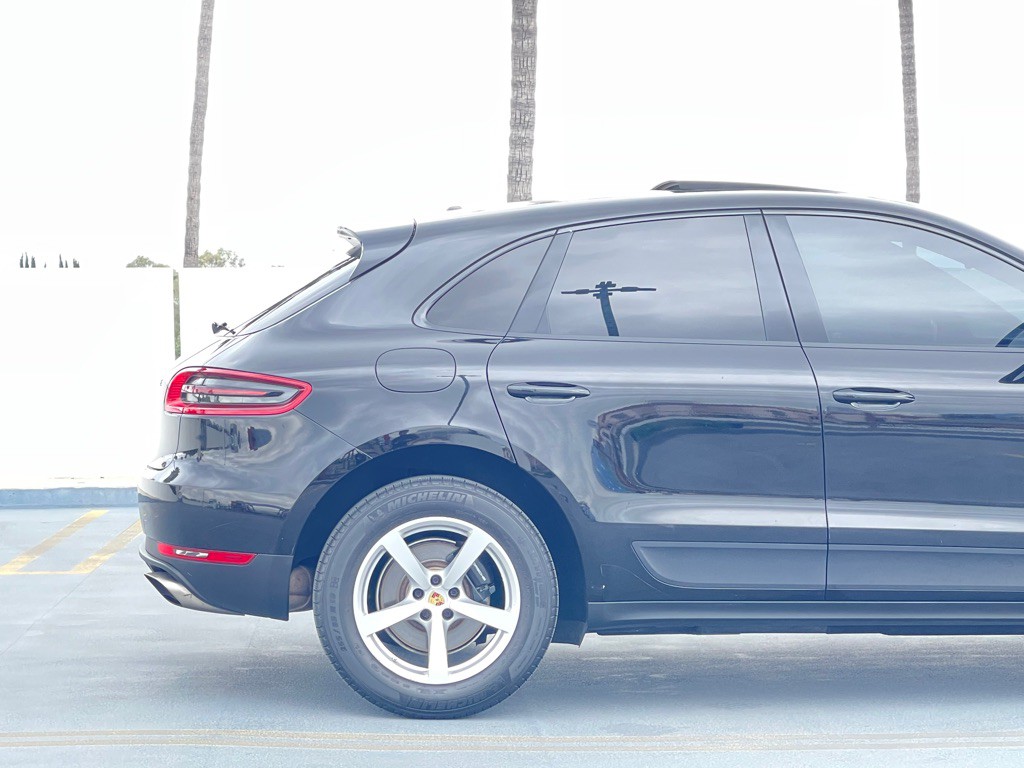 2018 Porsche Macan Image 25