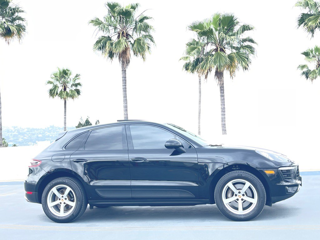 2018 Porsche Macan Image 32