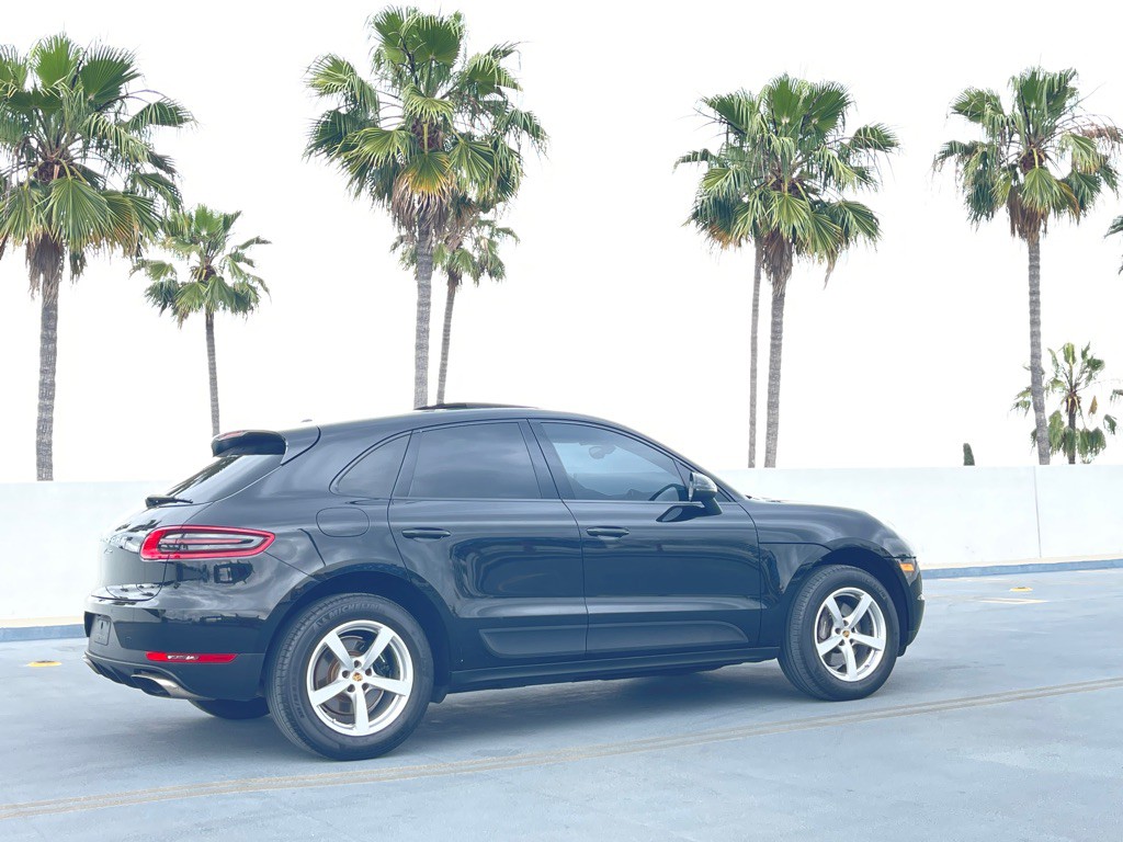 2018 Porsche Macan Image 34