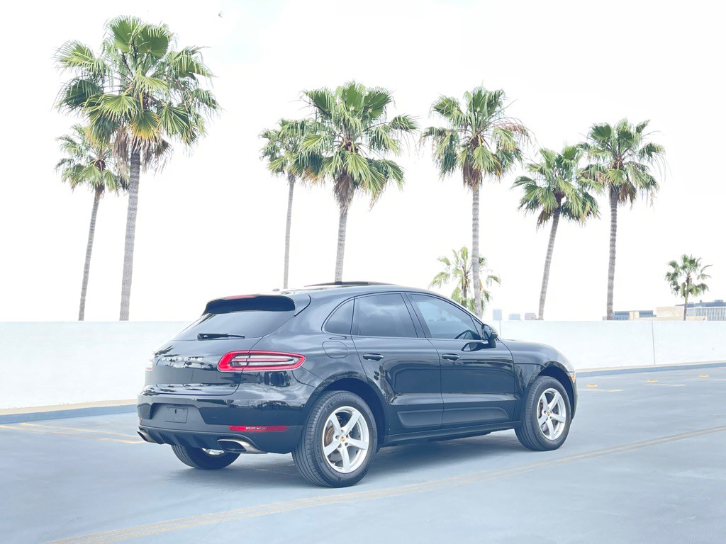 2018 Porsche Macan Image 35