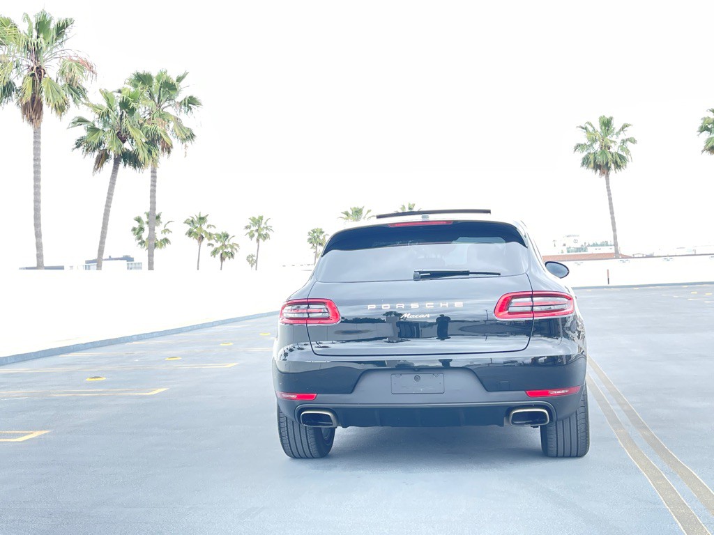 2018 Porsche Macan Image 36