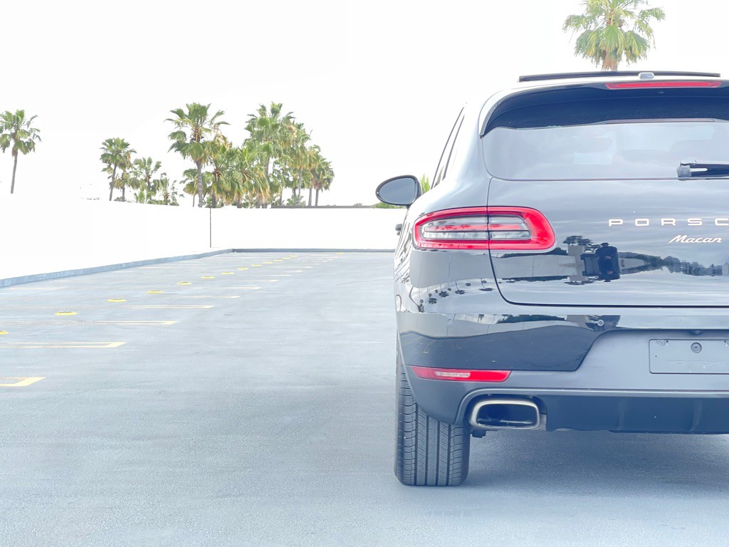 2018 Porsche Macan Image 40