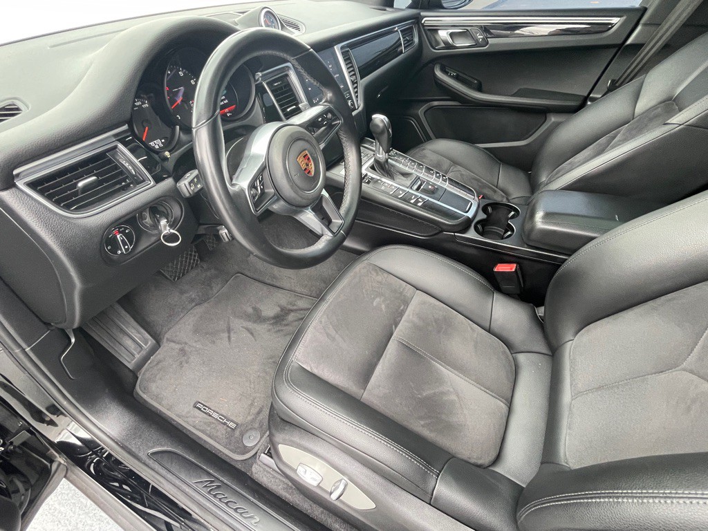 2018 Porsche Macan Image 47