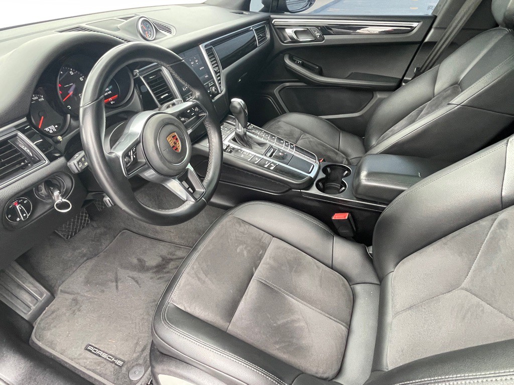 2018 Porsche Macan Image 48