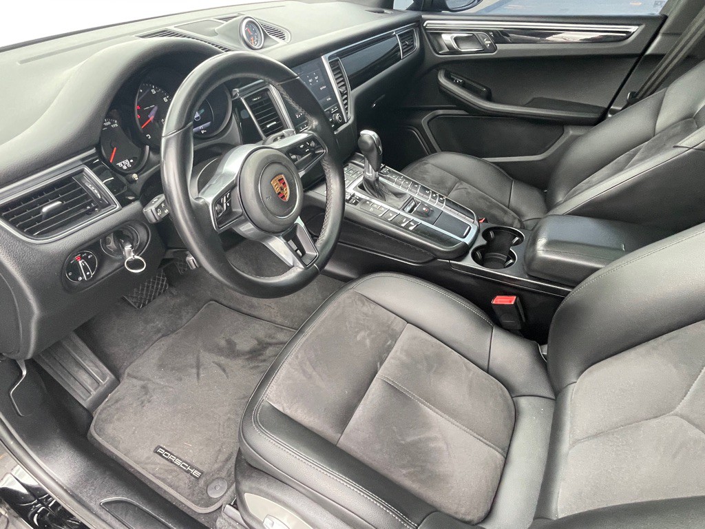 2018 Porsche Macan Image 50
