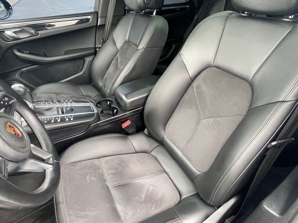 2018 Porsche Macan Image 52