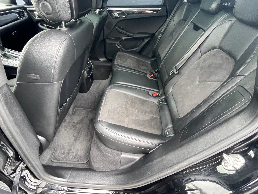 2018 Porsche Macan Image 56
