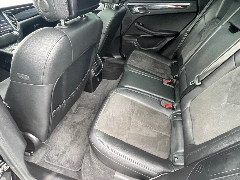 2018 Porsche Macan Image 57